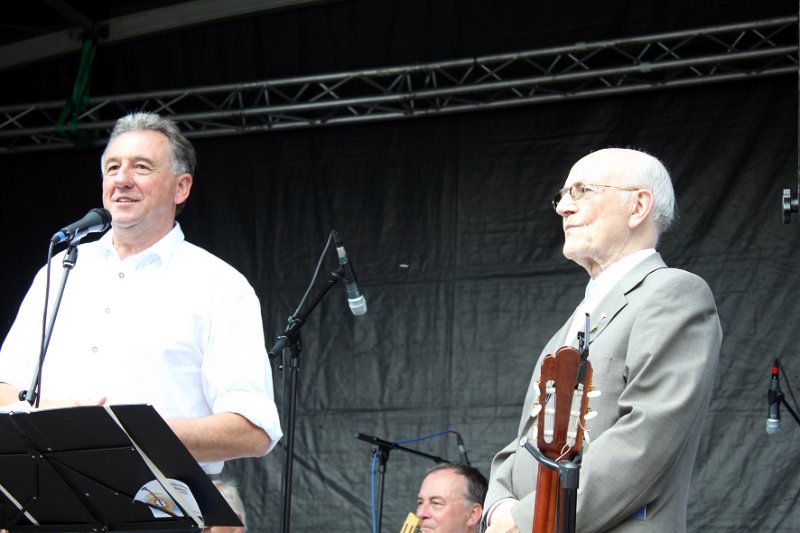 allgau_2013_077.JPG - de (vice) burgemeester van Sonthofen verwelkomt ons