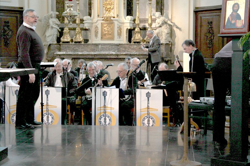 nieuwjaar_2012_01.jpg - opluisteren mis in de Sint-Pieterskerk in Ledegem