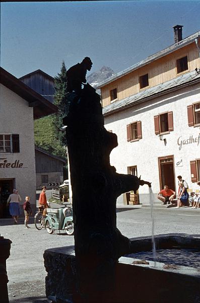 reis_1961_foto40.jpg - Dorpsplein Stanzach